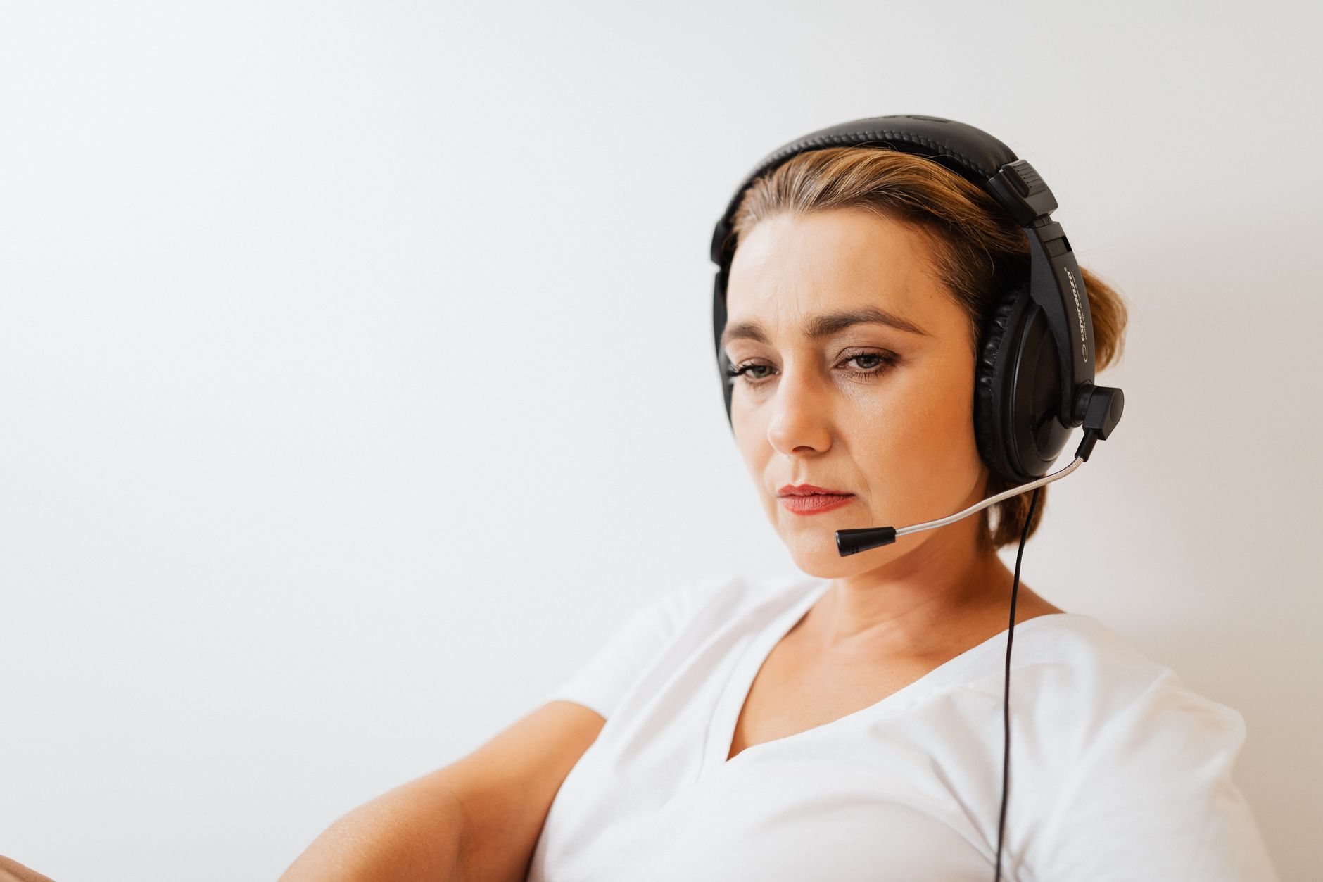 Kundensupport Mitarbeiter mit Headset – professioneller Support als Qualitätsmerkmal